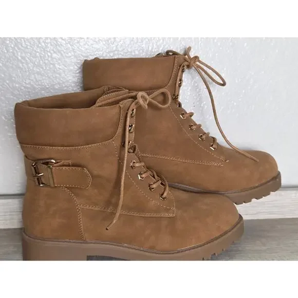 NWOT TORRID- combat boots size 8.5W - Picture 2 of 6